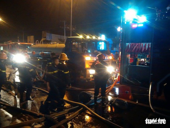 Cháy lớn tại công ty sản xuất bao bì ở Cần Thơ - Ảnh 7. Cháy lớn tại công ty sản xuất bao bì ở Cần Thơ - Ảnh 7.