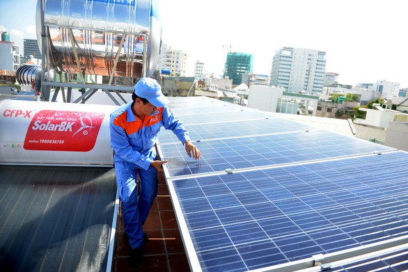 Dân TP.HCM lắp điện mặt trời không lo việc nối lưới - Ảnh 1. Dân TP.HCM lắp điện mặt trời không lo việc nối lưới - Ảnh 1.