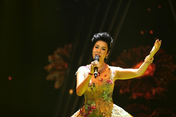 Mỹ Tâm, Hồ Ngọc Hà, Thu Phương lộng lẫy trong Chào 2019 - Ảnh 4. Mỹ Tâm, Hồ Ngọc Hà, Thu Phương lộng lẫy trong Chào 2019 - Ảnh 4.
