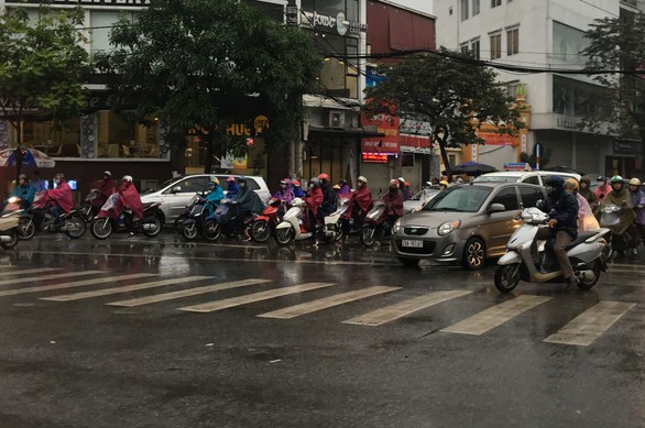 Cảnh báo đợt rét hại gây mưa rất lớn ở các tỉnh Trung bộ - Ảnh 1. Cảnh báo đợt rét hại gây mưa rất lớn ở các tỉnh Trung bộ - Ảnh 1.