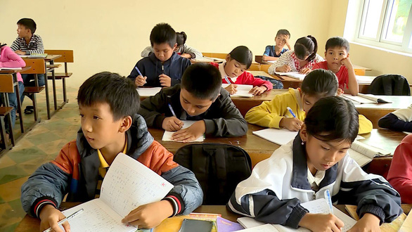 Lấy ý kiến học sinh vụ phạt 231 cái tát: Sai lại chồng sai! - Ảnh 1. Lấy ý kiến học sinh vụ phạt 231 cái tát: Sai lại chồng sai! - Ảnh 1.