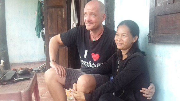Trai Tây đóng khố, làm rể Tây Nguyên - Ảnh 1. Trai Tây đóng khố, làm rể Tây Nguyên - Ảnh 1.