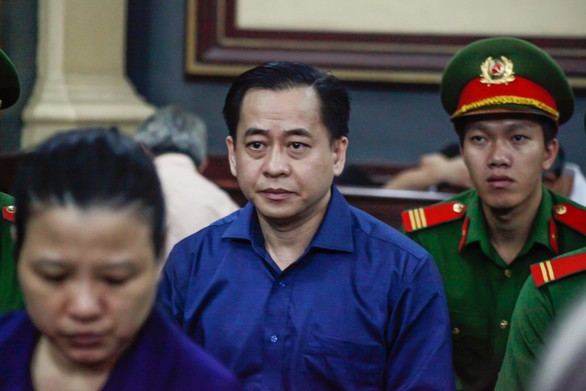Ông Trần Phương Bình khai nghĩ Vũ nhôm biết nguồn gốc 200 tỉ - Ảnh 2. Ông Trần Phương Bình khai nghĩ Vũ nhôm biết nguồn gốc 200 tỉ - Ảnh 2.