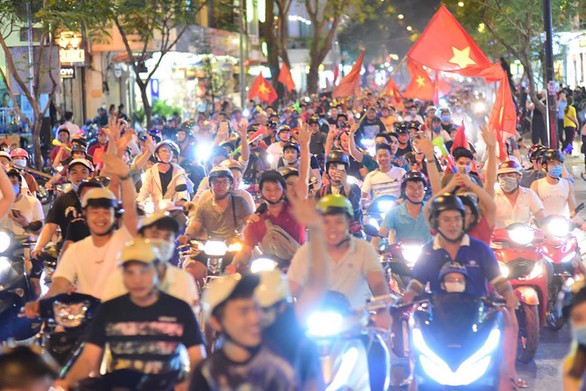 Đi bão: vui mừng quá mức sẽ thành lố bịch! - Ảnh 7. Đi bão: vui mừng quá mức sẽ thành lố bịch! - Ảnh 7.