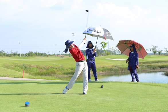 129 golfer tham dự giải Golf BMD Furniture 2018 lần 3 - Ảnh 5. 129 golfer tham dự giải Golf BMD Furniture 2018 lần 3 - Ảnh 5.