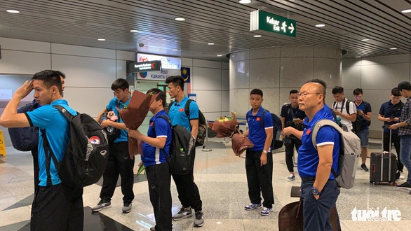 Tuyển Việt Nam đã đến Malaysia chuẩn bị trận chung kết AFF Cup - Ảnh 5. Tuyển Việt Nam đã đến Malaysia chuẩn bị trận chung kết AFF Cup - Ảnh 5.