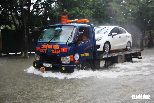 Mưa lớn, nhiều tuyến đường ở Vinh thành sông’ - Ảnh 12. Mưa lớn, nhiều tuyến đường ở Vinh thành sông’ - Ảnh 12.