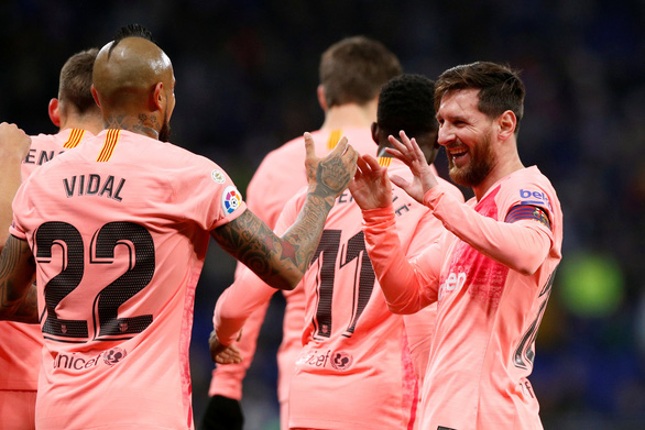 Messi vẫn chất: hai cú đá phạt thần sầu quỷ khốc trong một trận - Ảnh 2. Messi vẫn chất: hai cú đá phạt thần sầu quỷ khốc trong một trận - Ảnh 2.