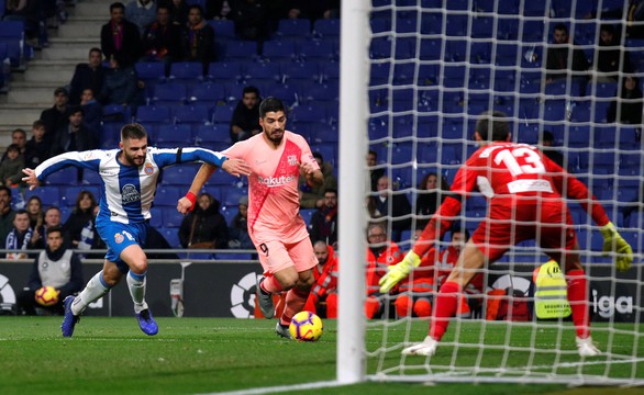 Messi vẫn chất: hai cú đá phạt thần sầu quỷ khốc trong một trận - Ảnh 4. Messi vẫn chất: hai cú đá phạt thần sầu quỷ khốc trong một trận - Ảnh 4.
