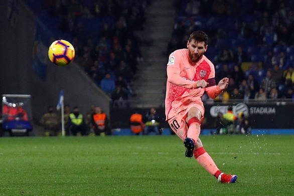 Messi vẫn chất: hai cú đá phạt thần sầu quỷ khốc trong một trận - Ảnh 3. Messi vẫn chất: hai cú đá phạt thần sầu quỷ khốc trong một trận - Ảnh 3.