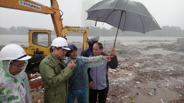 Mưa lớn kéo dài, Đà Nẵng tốc lực đào kênh thoát nước - Ảnh 4. Mưa lớn kéo dài, Đà Nẵng tốc lực đào kênh thoát nước - Ảnh 4.