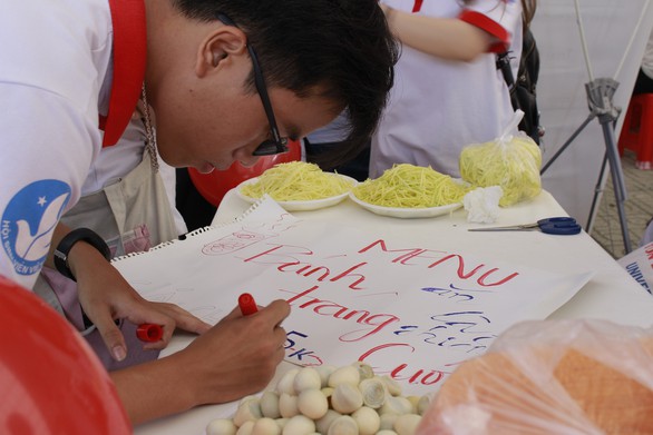 Sôi động Ngày hội quốc tế những người tình nguyện - Ảnh 2. Sôi động Ngày hội quốc tế những người tình nguyện - Ảnh 2.