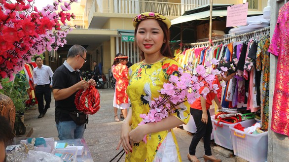 Bội thu dịch vụ cho thuê áo dài chụp Tết - Ảnh 5. Bội thu dịch vụ cho thuê áo dài chụp Tết - Ảnh 5.