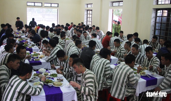 Bữa cơm đoàn viên của những khát vọng hoàn lương - Ảnh 1. Bữa cơm đoàn viên của những khát vọng hoàn lương - Ảnh 1.
