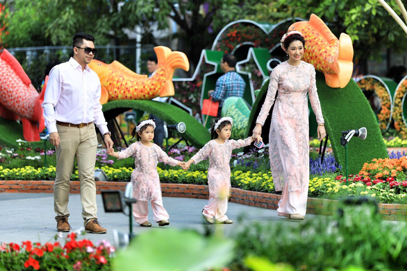 Đường hoa Nguyễn Huệ mở cửa đón khách du xuân - Ảnh 8. Đường hoa Nguyễn Huệ mở cửa đón khách du xuân - Ảnh 8.