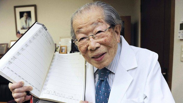 12 bí quyết trường thọ của bác sĩ Nhật Shigeaki Hinohara - Ảnh 1. 12 bí quyết trường thọ của bác sĩ Nhật Shigeaki Hinohara - Ảnh 1.