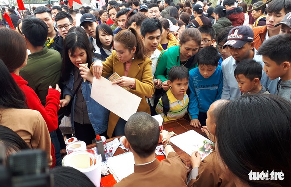 ‘Biển người’ xin ấn, xin chữ ở chùa Đại Tuệ - Ảnh 11. ‘Biển người’ xin ấn, xin chữ ở chùa Đại Tuệ - Ảnh 11.