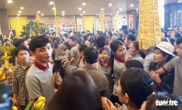 ‘Biển người’ xin ấn, xin chữ ở chùa Đại Tuệ - Ảnh 9. ‘Biển người’ xin ấn, xin chữ ở chùa Đại Tuệ - Ảnh 9.
