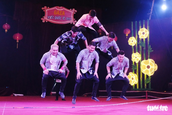 Thót tim xem video các màn trình diễn từ Gala xiếc quốc tế - Ảnh 1. Thót tim xem video các màn trình diễn từ Gala xiếc quốc tế - Ảnh 1.