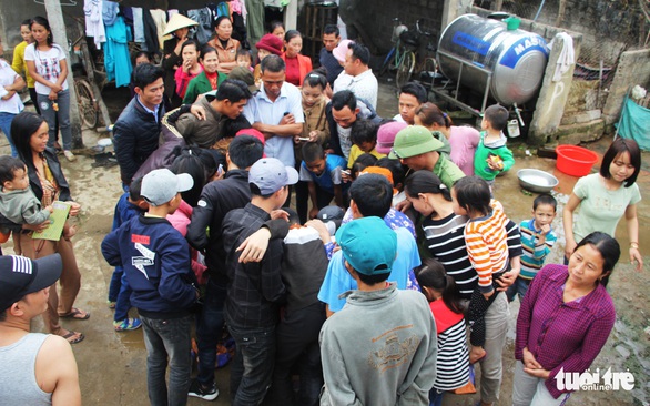 Cá ‘nổi lên chìm xuống’ đã bị bắt, là cá chép - Ảnh 2. Cá ‘nổi lên chìm xuống’ đã bị bắt, là cá chép - Ảnh 2.