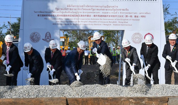 Trung Quốc vung tiền chơi ngoại giao đường sắt - Ảnh 1. Trung Quốc vung tiền chơi ngoại giao đường sắt - Ảnh 1.