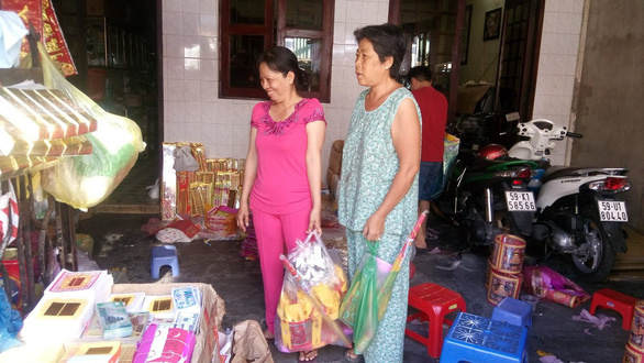 Người Sài Gòn kéo nhau đi mua vàng mã cúng sao, vía Thần Tài - Ảnh 1. Người Sài Gòn kéo nhau đi mua vàng mã cúng sao, vía Thần Tài - Ảnh 1.