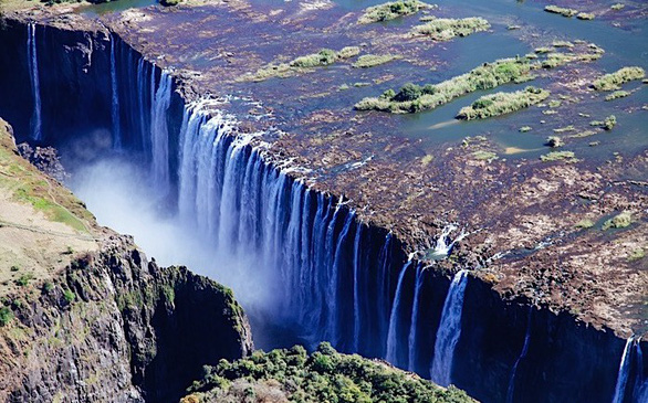 Leo lên trực thăng ngắm thác nước đẹp nhất thế giới - Ảnh 7.