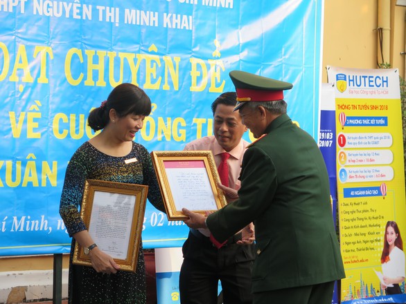 Buổi chào cờ đặc biệt với nhân chứng Biệt động Sài Gòn - Ảnh 5. Buổi chào cờ đặc biệt với nhân chứng Biệt động Sài Gòn - Ảnh 5.