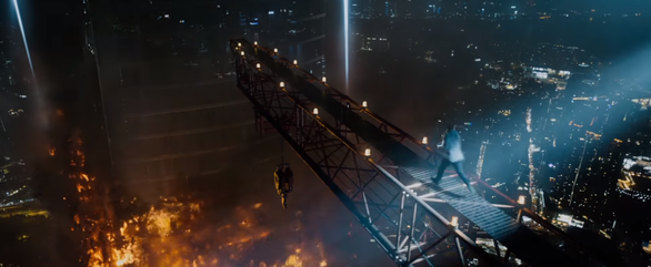 Thót tim với màn đu người trên không trong bom tấn Skyscraper - Ảnh 6. Thót tim với màn đu người trên không trong bom tấn Skyscraper - Ảnh 6.