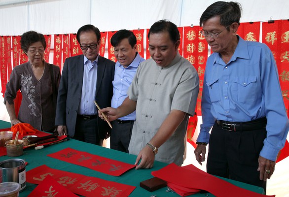 Liễn đối thư pháp rộn ràng không khí tết - Ảnh 4. Liễn đối thư pháp rộn ràng không khí tết - Ảnh 4.