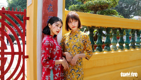 Thiếu nữ Sài Thành rạng rỡ du xuân với áo dài cổ điển - Ảnh 3. Thiếu nữ Sài Thành rạng rỡ du xuân với áo dài cổ điển - Ảnh 3.