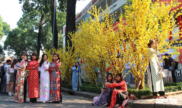 Thiếu nữ Sài Thành rạng rỡ du xuân với áo dài cổ điển - Ảnh 5. Thiếu nữ Sài Thành rạng rỡ du xuân với áo dài cổ điển - Ảnh 5.