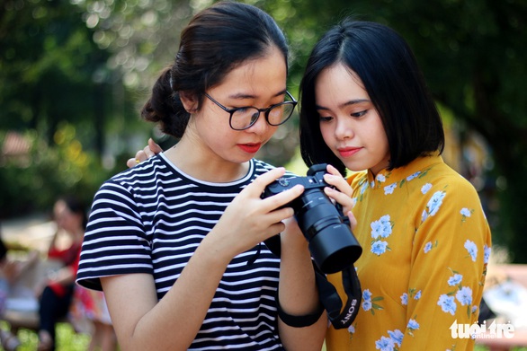 Thiếu nữ Sài Thành rạng rỡ du xuân với áo dài cổ điển - Ảnh 8. Thiếu nữ Sài Thành rạng rỡ du xuân với áo dài cổ điển - Ảnh 8.