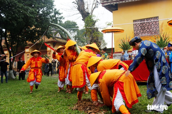 Thích thú với lễ dựng nêu đón Tết trong Hoàng cung Huế - Ảnh 6. Thích thú với lễ dựng nêu đón Tết trong Hoàng cung Huế - Ảnh 6.