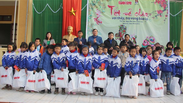 Tết đủ đầy hơn khi có quà của bạn đọc báo Tuổi Trẻ - Ảnh 7. Tết đủ đầy hơn khi có quà của bạn đọc báo Tuổi Trẻ - Ảnh 7.
