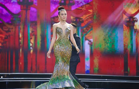 HHen Niê đăng quang Hoa hậu Hoàn vũ Việt Nam 2017 - Ảnh 22. HHen Niê đăng quang Hoa hậu Hoàn vũ Việt Nam 2017 - Ảnh 22.