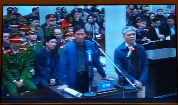 Đối chất lời khai nguyên tổng giám đốc PVN ngay tại tòa - Ảnh 3. Đối chất lời khai nguyên tổng giám đốc PVN ngay tại tòa - Ảnh 3.