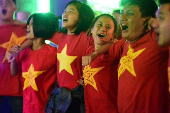 Cả nước xuống đường mừng U-23 Việt Nam chiến thắng - Ảnh 22. Cả nước xuống đường mừng U-23 Việt Nam chiến thắng - Ảnh 22.
