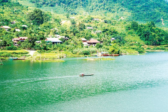Miên man bản Chiếu - Ảnh 1. Miên man bản Chiếu - Ảnh 1.