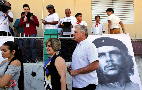 Ở Cuba, thiếu niên tiền phong giám sát thùng phiếu bầu cử - Ảnh 2.