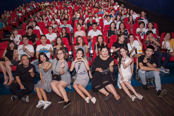 Nghe Hoàng Yến Chibi hát Nụ hôn đánh rơi của Tháng năm rực rỡ - Ảnh 8. Nghe Hoàng Yến Chibi hát Nụ hôn đánh rơi của Tháng năm rực rỡ - Ảnh 8.