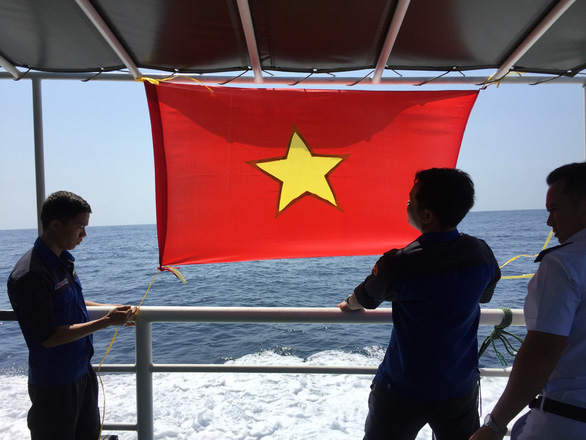 Tưởng niệm Gạc Ma trên biển Hoàng Sa - Ảnh 2. Tưởng niệm Gạc Ma trên biển Hoàng Sa - Ảnh 2.