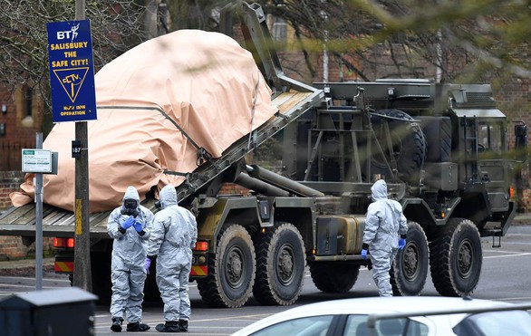 Giải mật chất độc thần kinh Novichok diệt khẩu cựu điệp viên Nga - Ảnh 1. Giải mật chất độc thần kinh Novichok diệt khẩu cựu điệp viên Nga - Ảnh 1.