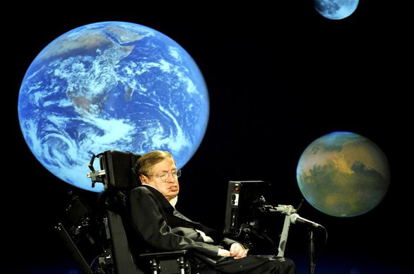 Có một Stephen Hawking thích được xem là nhà văn - Ảnh 1. Có một Stephen Hawking thích được xem là nhà văn - Ảnh 1.