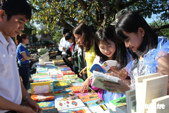 20 tấn sách ra phiên chợ sách đầu tiên ở Đà Nẵng - Ảnh 1.