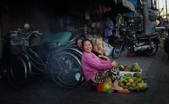 Phụ nữ Sài Gòn: Nụ cười che lấp giọt mồ hôi - Ảnh 4.