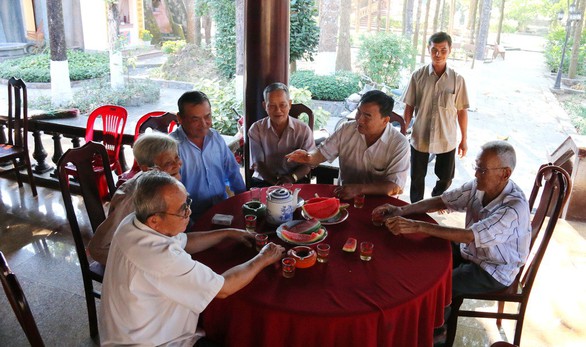 Người dân ngậm ngùi tiếc thương nguyên Thủ tướng Phan Văn Khải - Ảnh 5. Người dân ngậm ngùi tiếc thương nguyên Thủ tướng Phan Văn Khải - Ảnh 5.