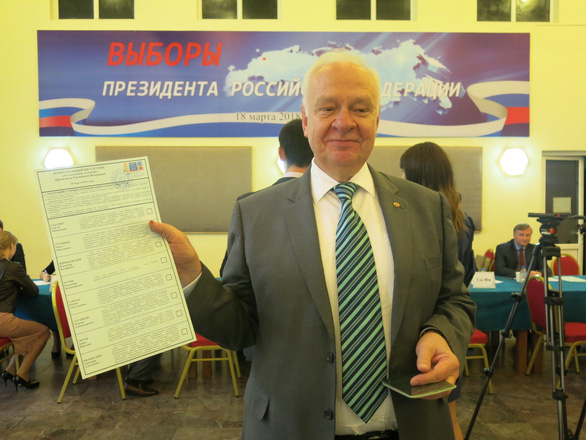 Người Nga bỏ phiếu bầu tổng thống ở Hà Nội - Ảnh 6.