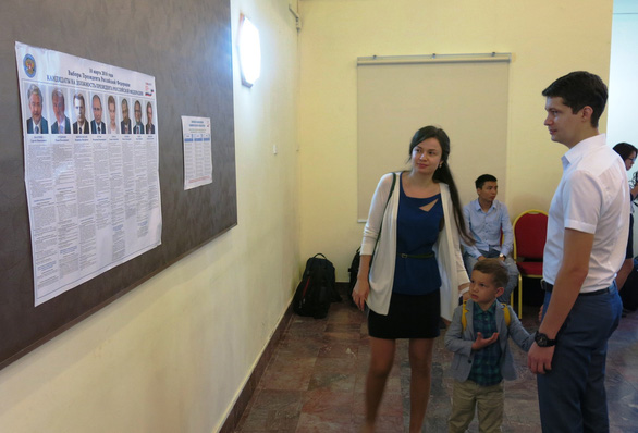 Người Nga bỏ phiếu bầu tổng thống ở Hà Nội - Ảnh 8.