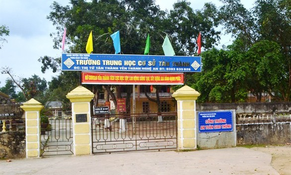 Thầy giáo tát học sinh nói bất ngờ bị người nhà hành hung - Ảnh 2. Thầy giáo tát học sinh nói bất ngờ bị người nhà hành hung - Ảnh 2.